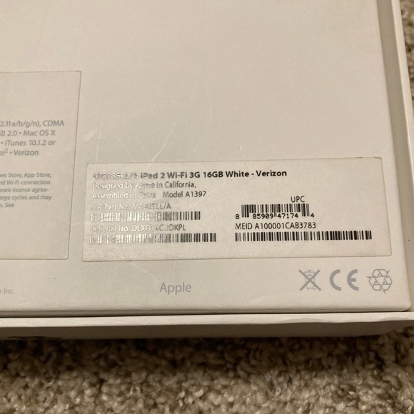 Apple iPad 2 Wi-fi 3G 16 GB white Verizon product box and instructions - Picture 7 of 9